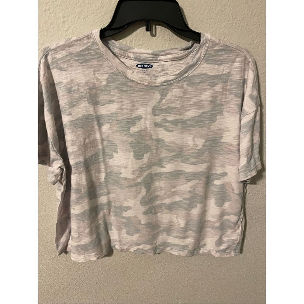 ❤️Old Navy Crop Camo Tee